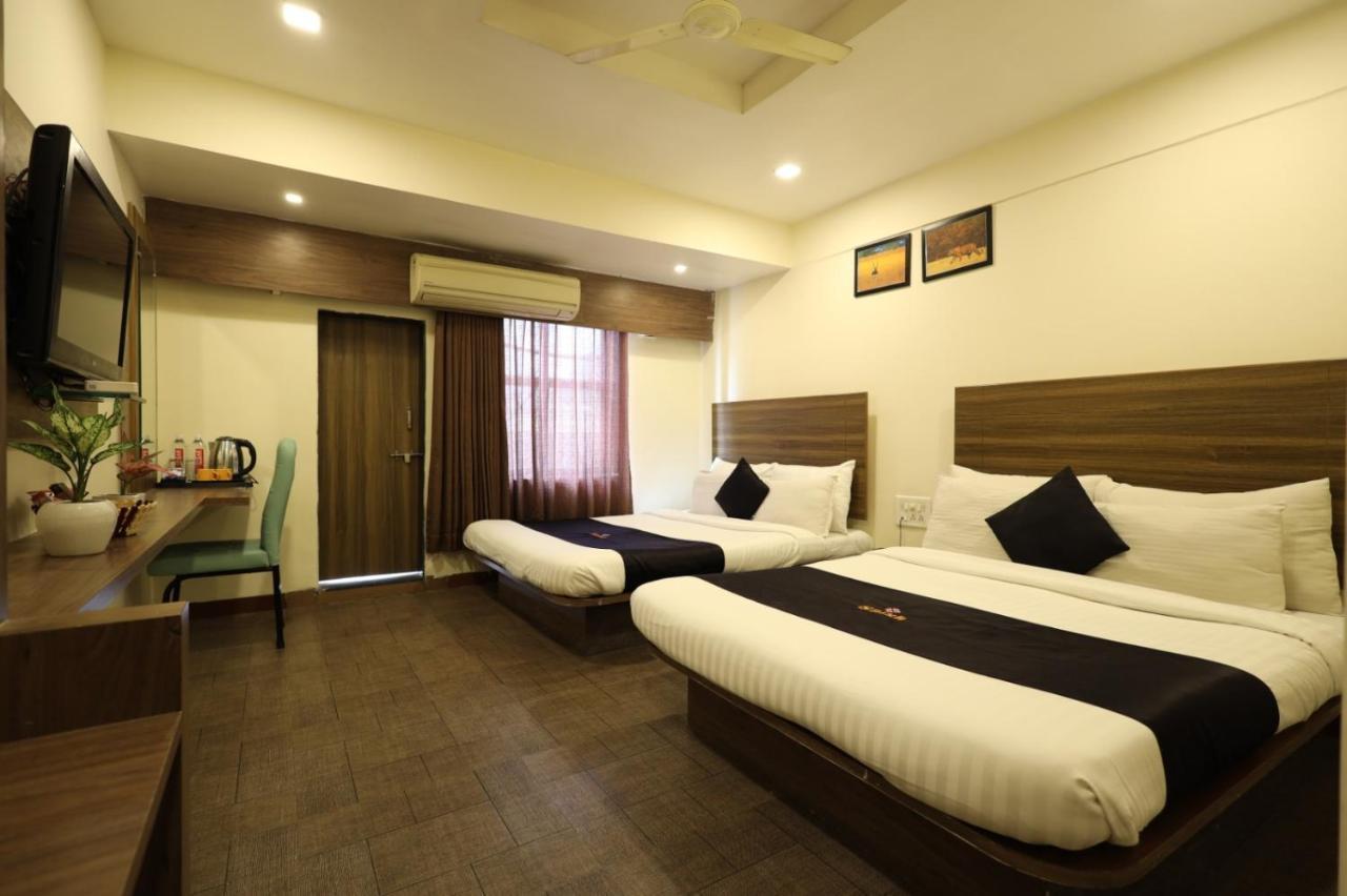 Saish Hotel Shirdi Zewnętrze zdjęcie