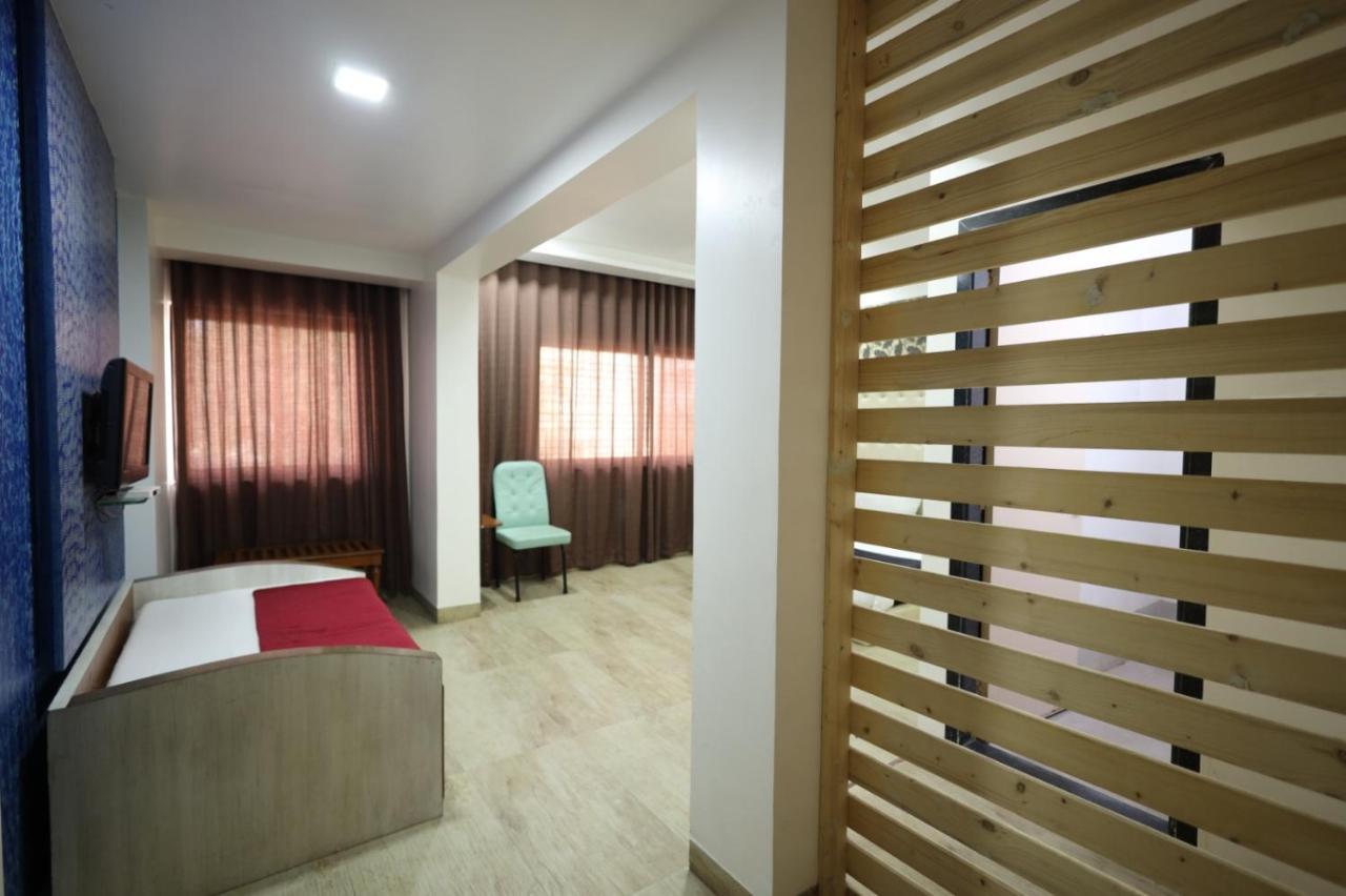 Saish Hotel Shirdi Zewnętrze zdjęcie