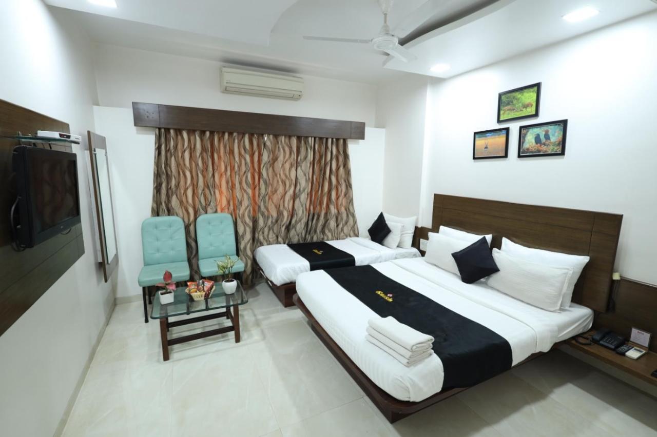 Saish Hotel Shirdi Zewnętrze zdjęcie