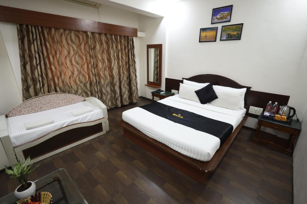 Saish Hotel Shirdi Zewnętrze zdjęcie