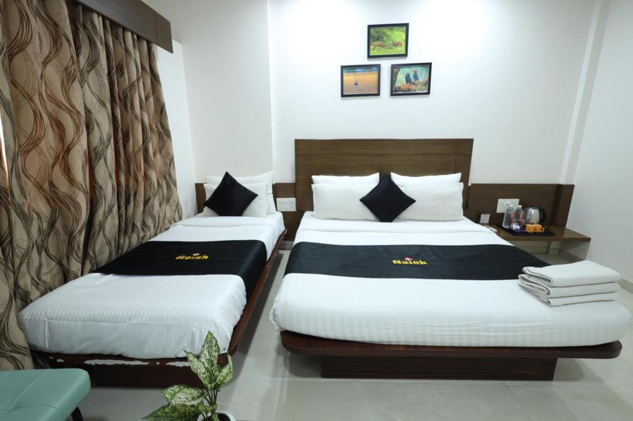 Saish Hotel Shirdi Zewnętrze zdjęcie