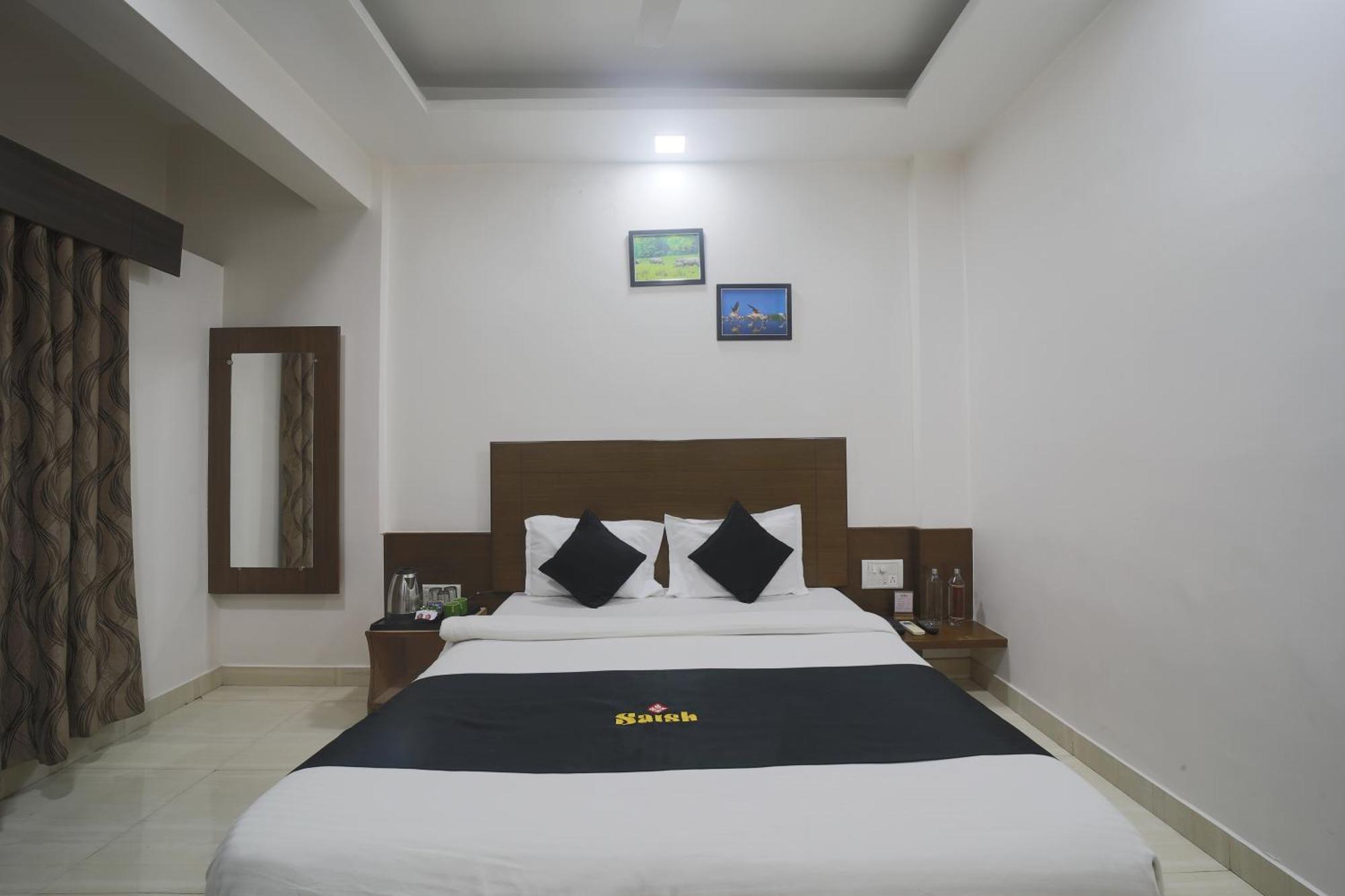 Saish Hotel Shirdi Zewnętrze zdjęcie